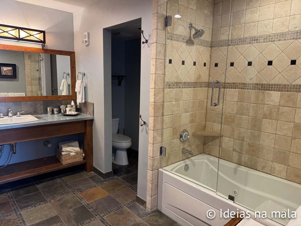 Como são os quartos do River Baron Lodge em Deer Valley