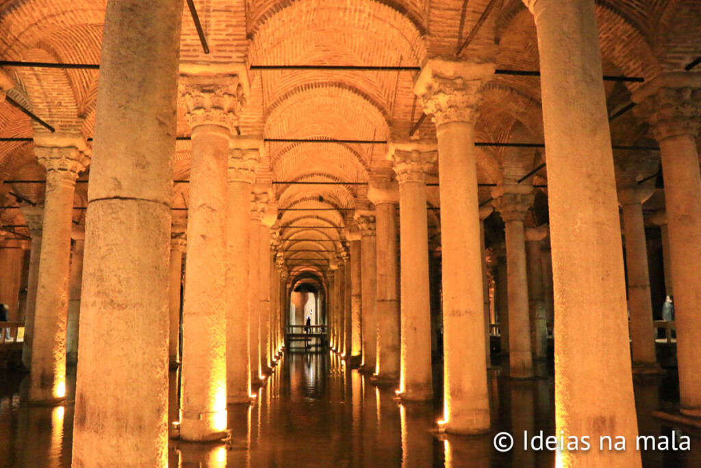 como é a visita a Basílica Cisterna (Yerebatan Sarayi)