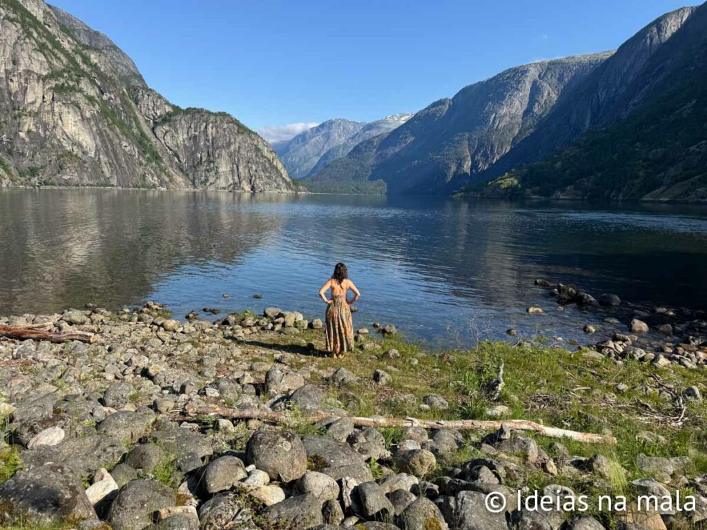 Eidfjordvatnet, uma das surpresas da viagem de motorhome pela Noruega