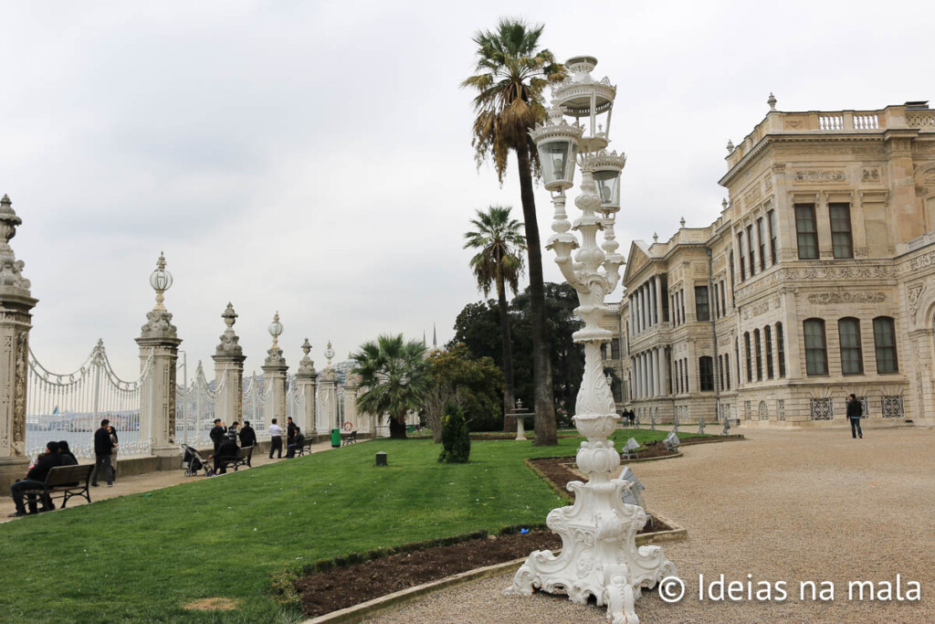 atrações imperdiveis em istambul no verão Jardim do Palacio Dolmabahçe