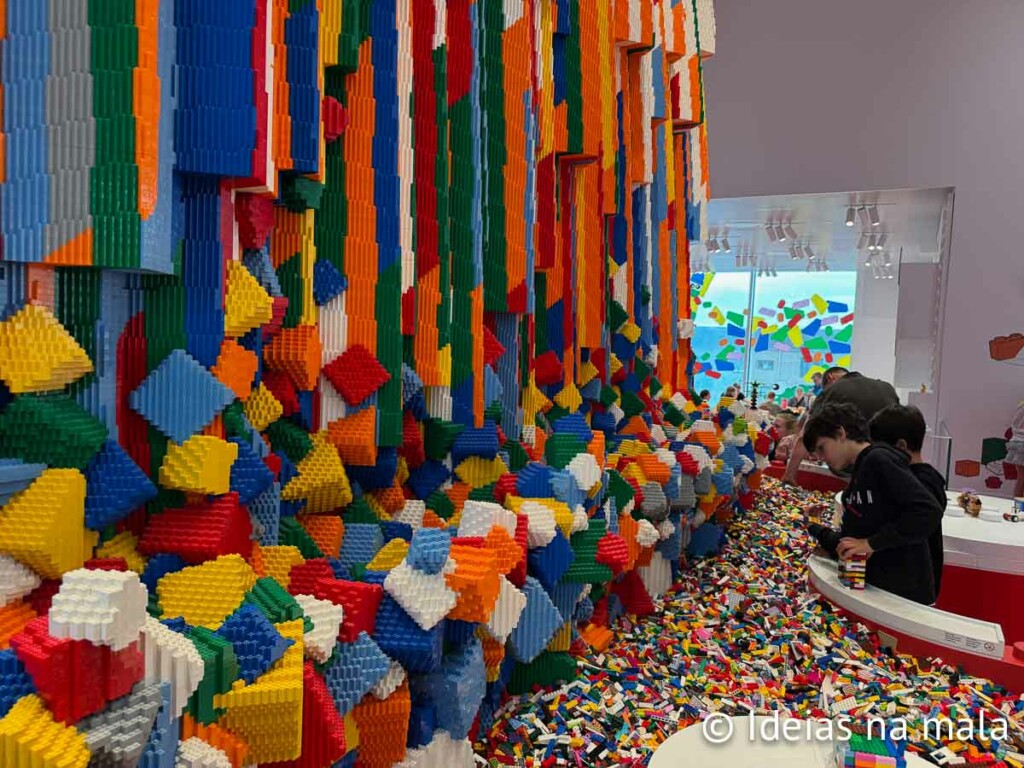 Cachoeira na LEGO House em Billund