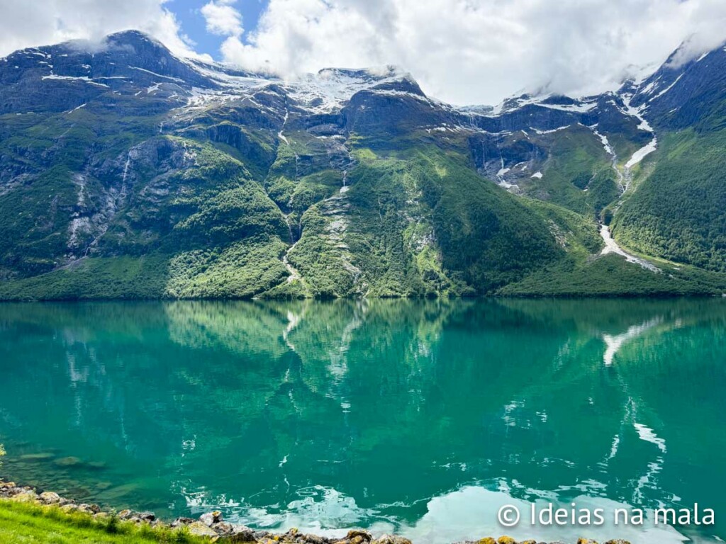 Lovanet Lake, um lago glaciar de cores maravilhosas