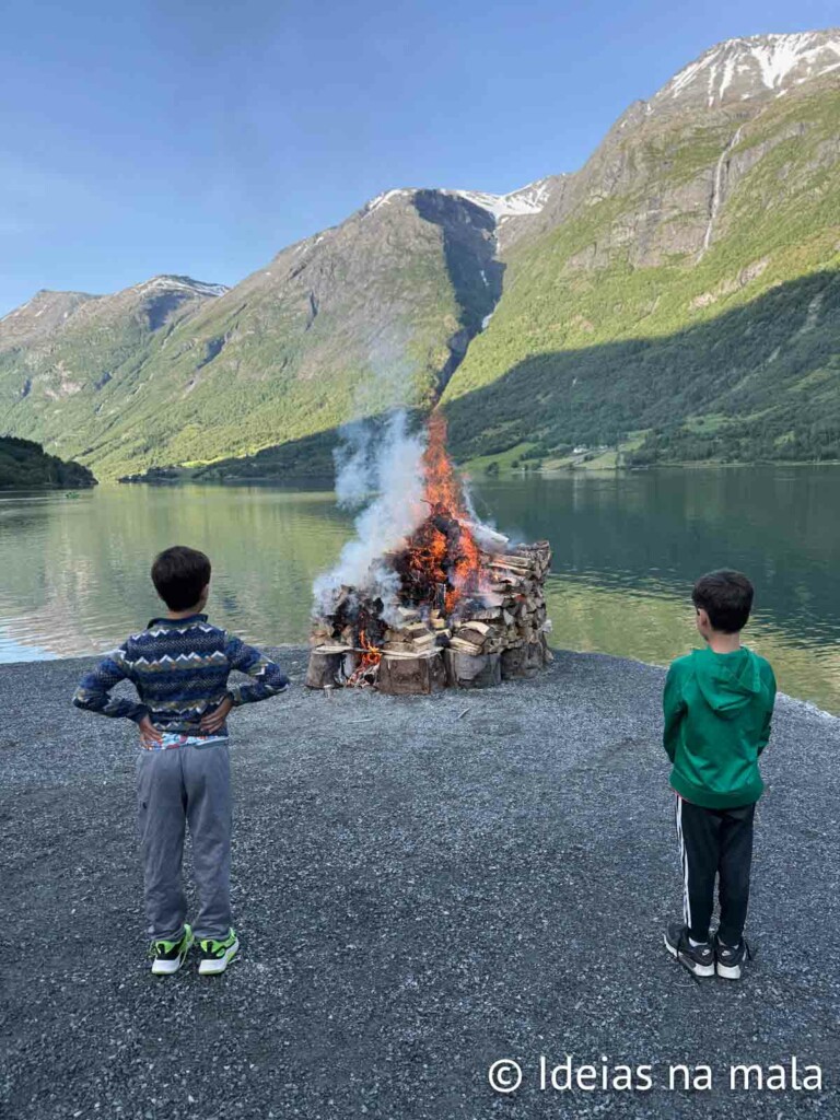 Fogueira para celebrar o solsticio de verão