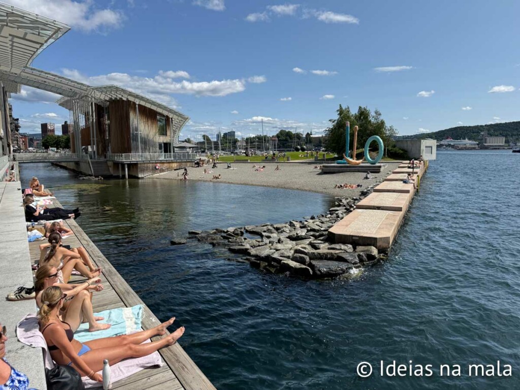 Dia de sol em Oslo: todo lugar é praia