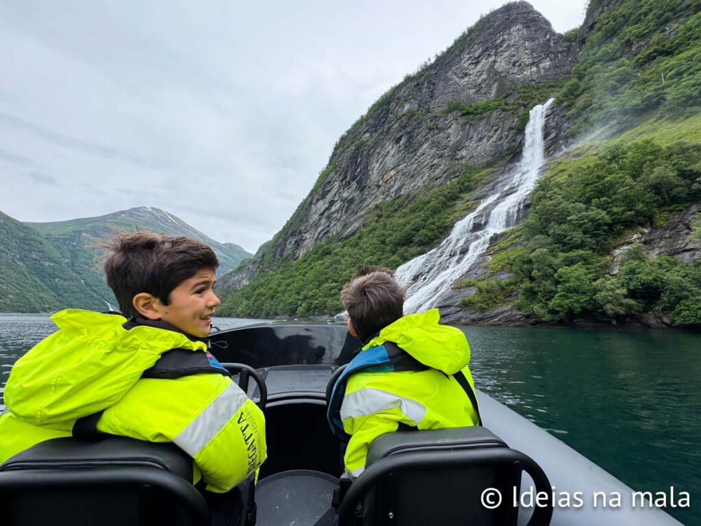 Passeio de barco pelo fiorde de Geiranger