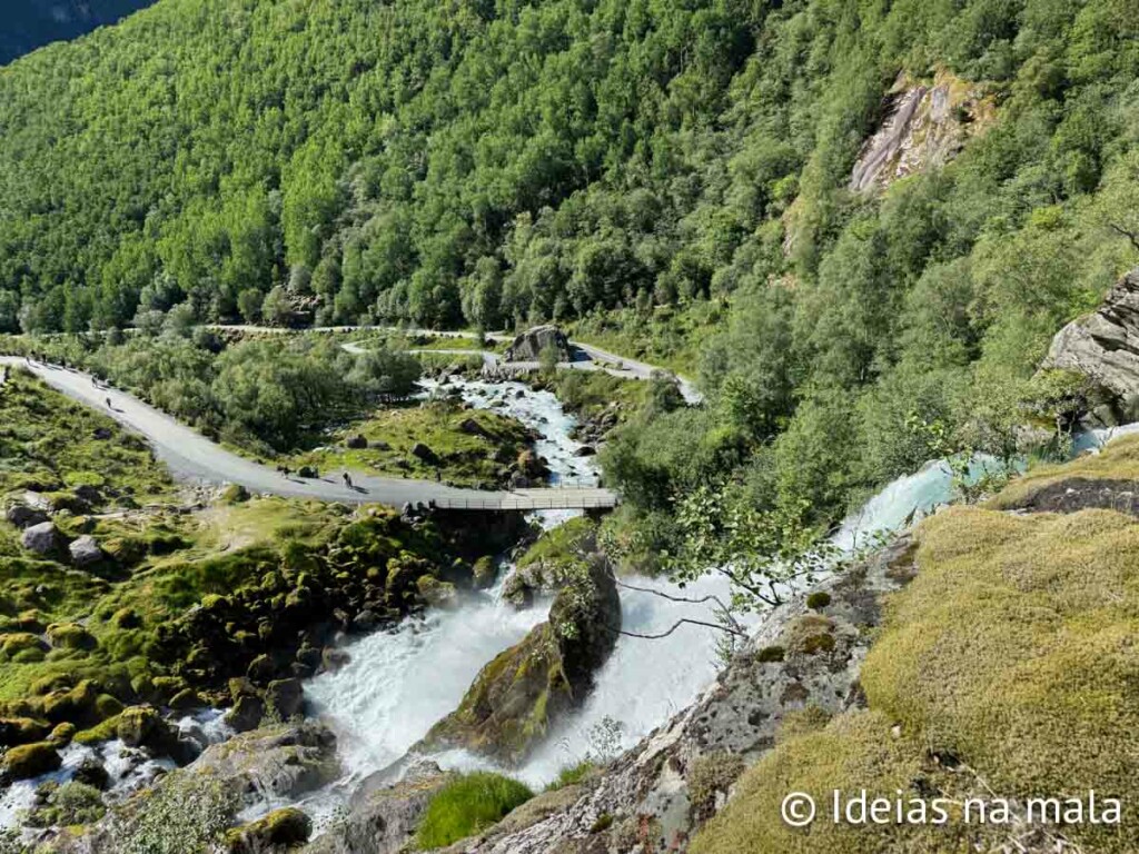 O troll car torna a subida ao glaciar muito mais rápida - Briskdal, Noruega
