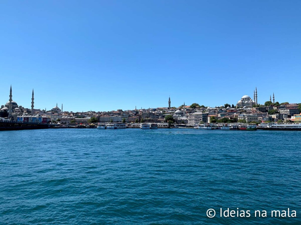Passeio de barco no Bósforo em Istambul na Turquia