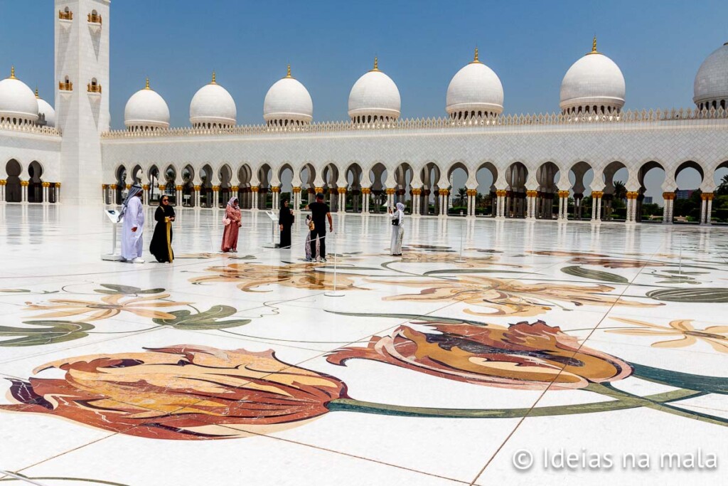 como é visitar a mesquita de abu dhabi