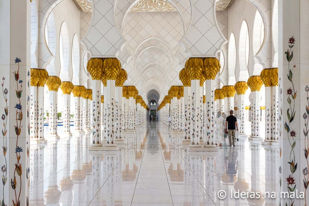 vale a pena ir a abu dhabi visitar a mesquita?