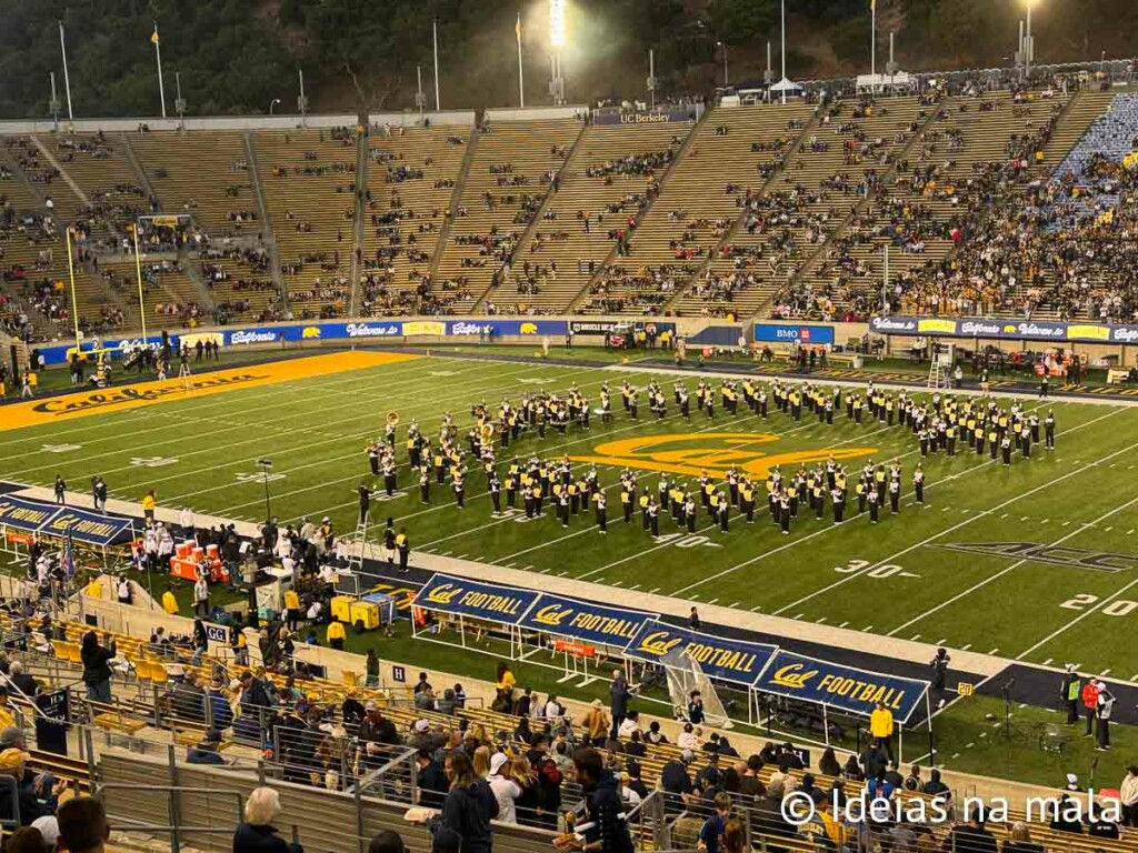 como assistir um jogo de futebol americano em san francisco ou berkley