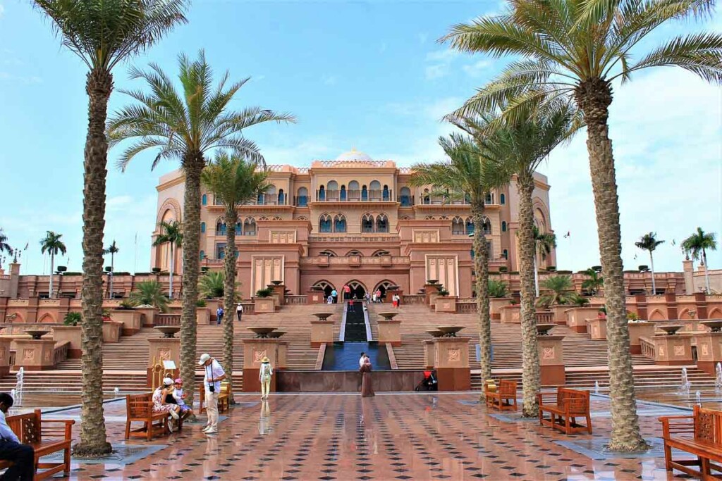 Vale a pena tomar o capuccino com ouro no Emirates Palace?