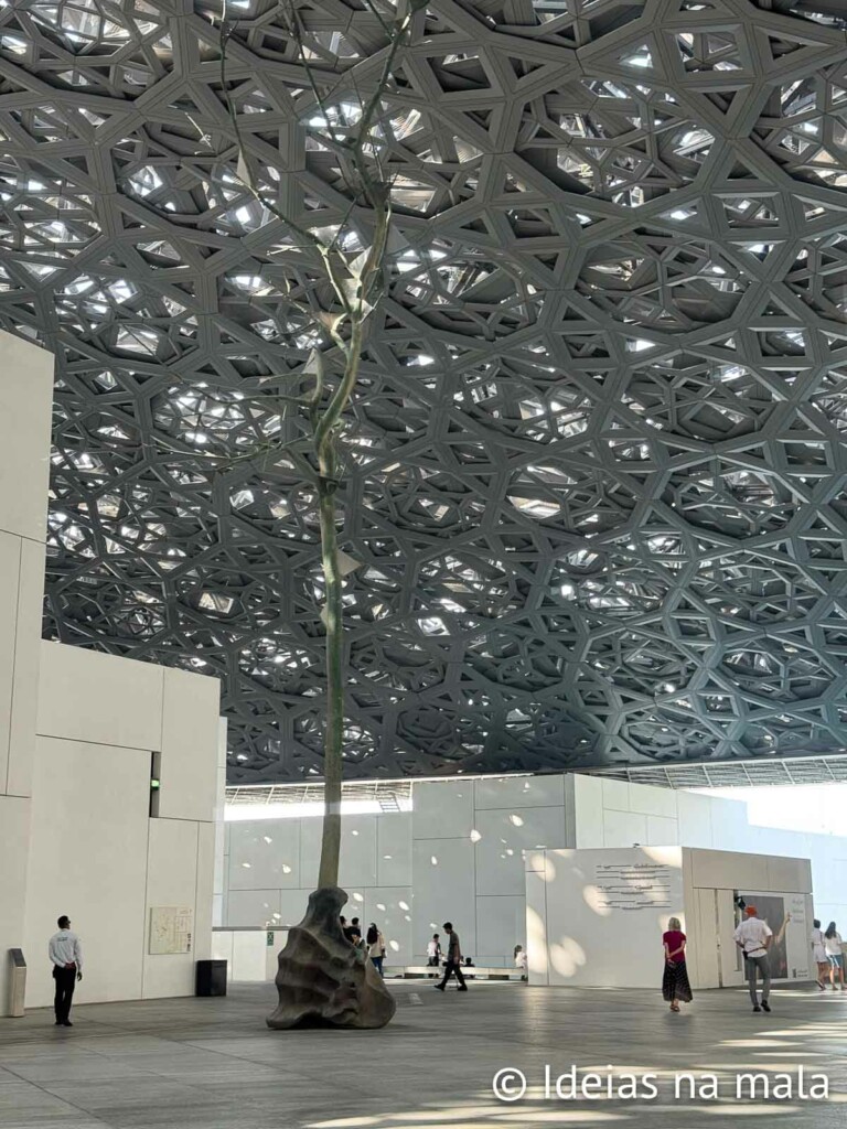 vale a pena visitar o museu do louvre em abu dhabi