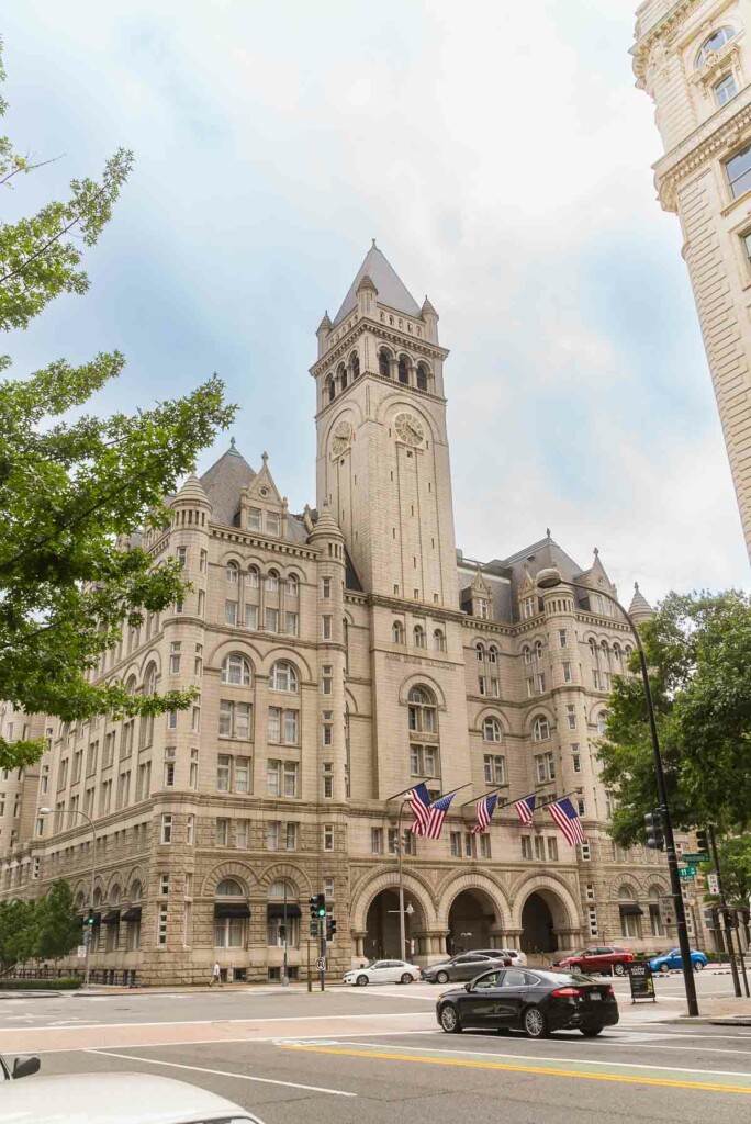 Old Post Office Tower em roteiro de DC