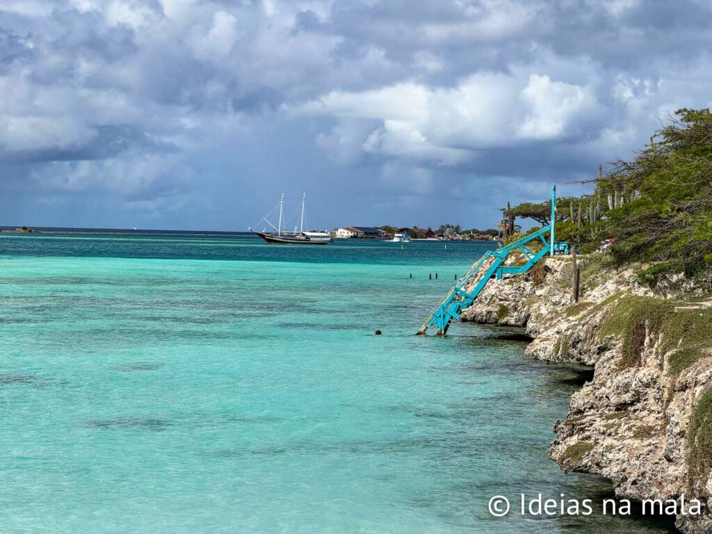 Mar azul de Aruba no Pos Chiquito Beach Park