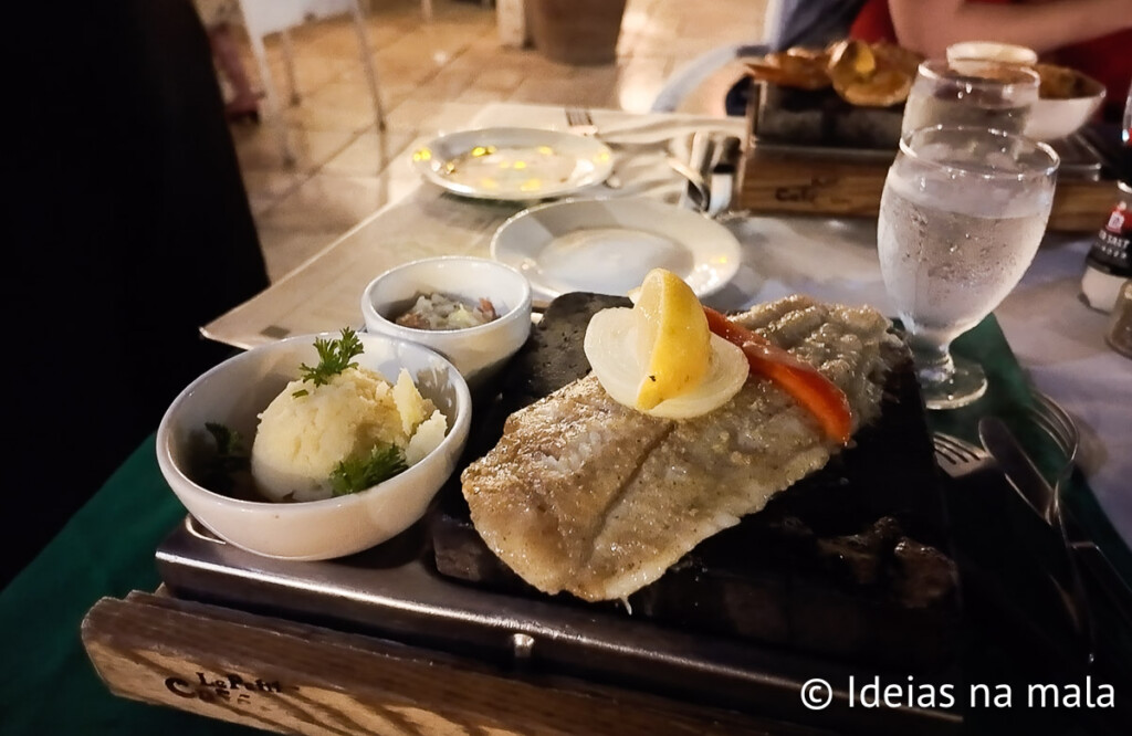 The Stone by Le Petit Café em Aruba