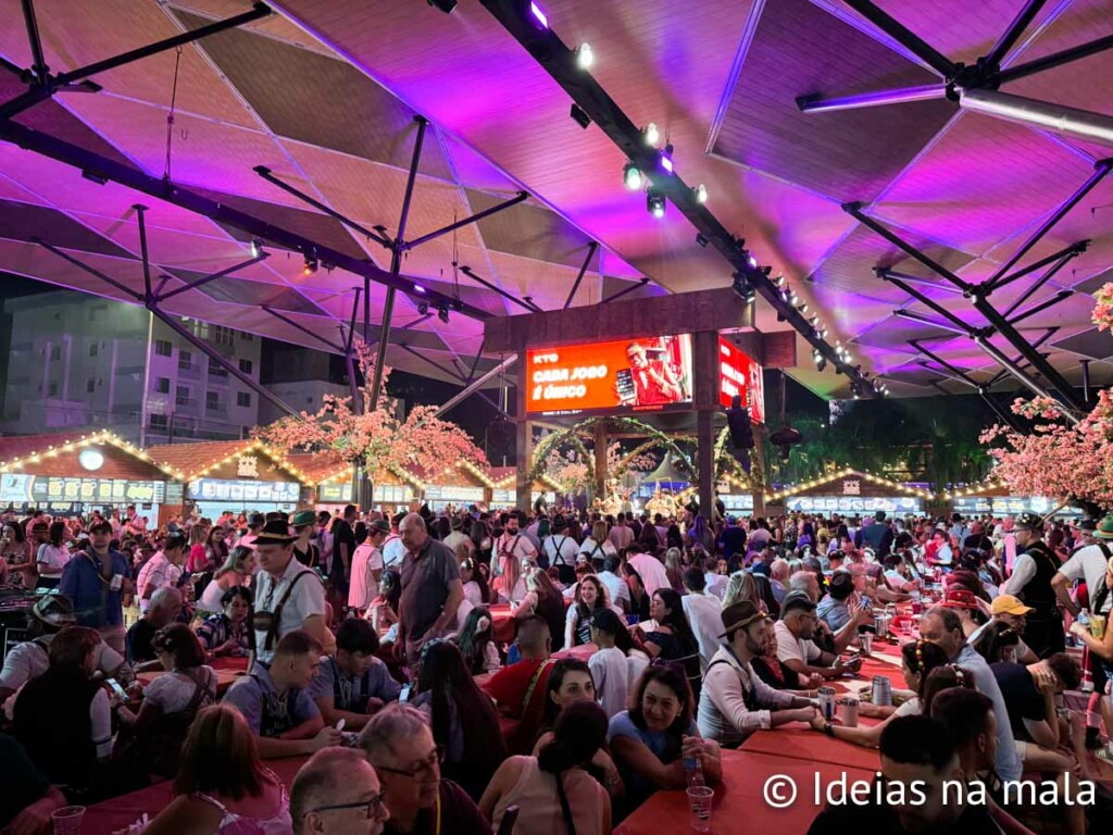 como são os pavilhões da Oktoberfest Blumenau