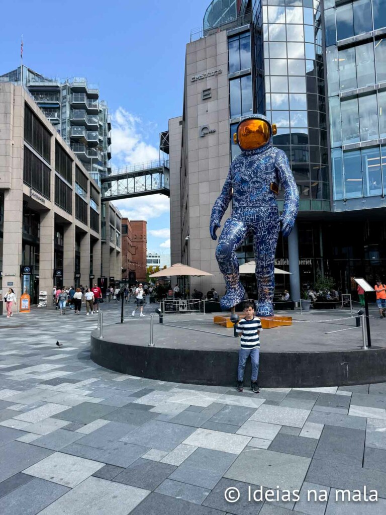 Boonji Spaceman - uma instalação de arte super legal em Oslo