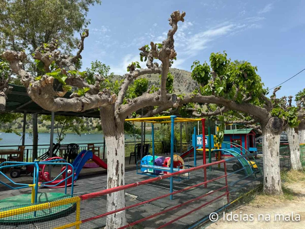 vale a pena ir no lake kournas em Creta?