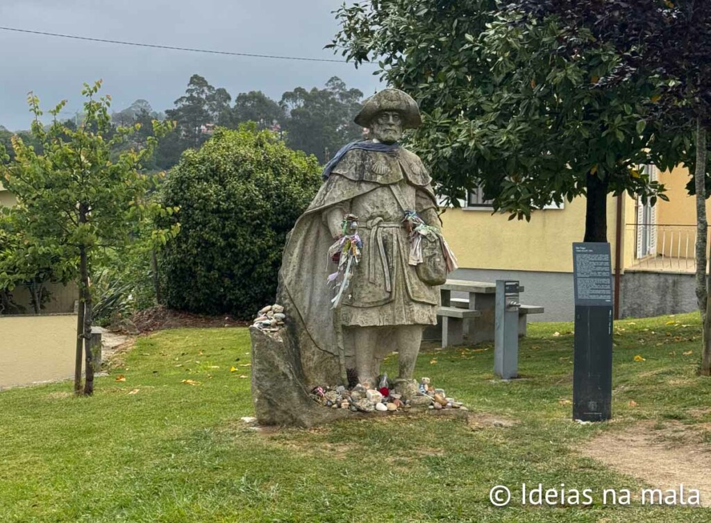 Monumento do Apóstolo Tiago no Caminho Português da Costa em Antas em Portugal