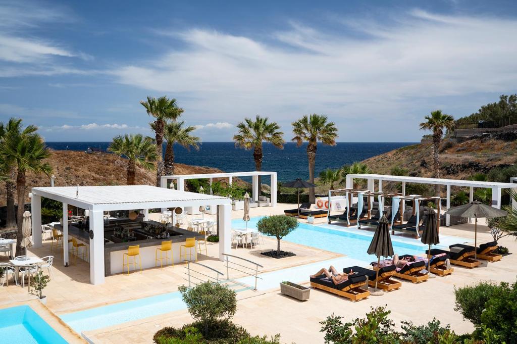 hoteis com bom custo beneficio em santorini