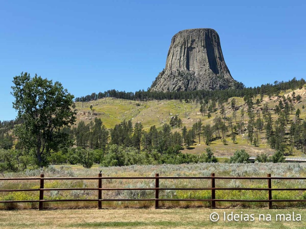 Como é a visita ao Devils Tower no Wyoming