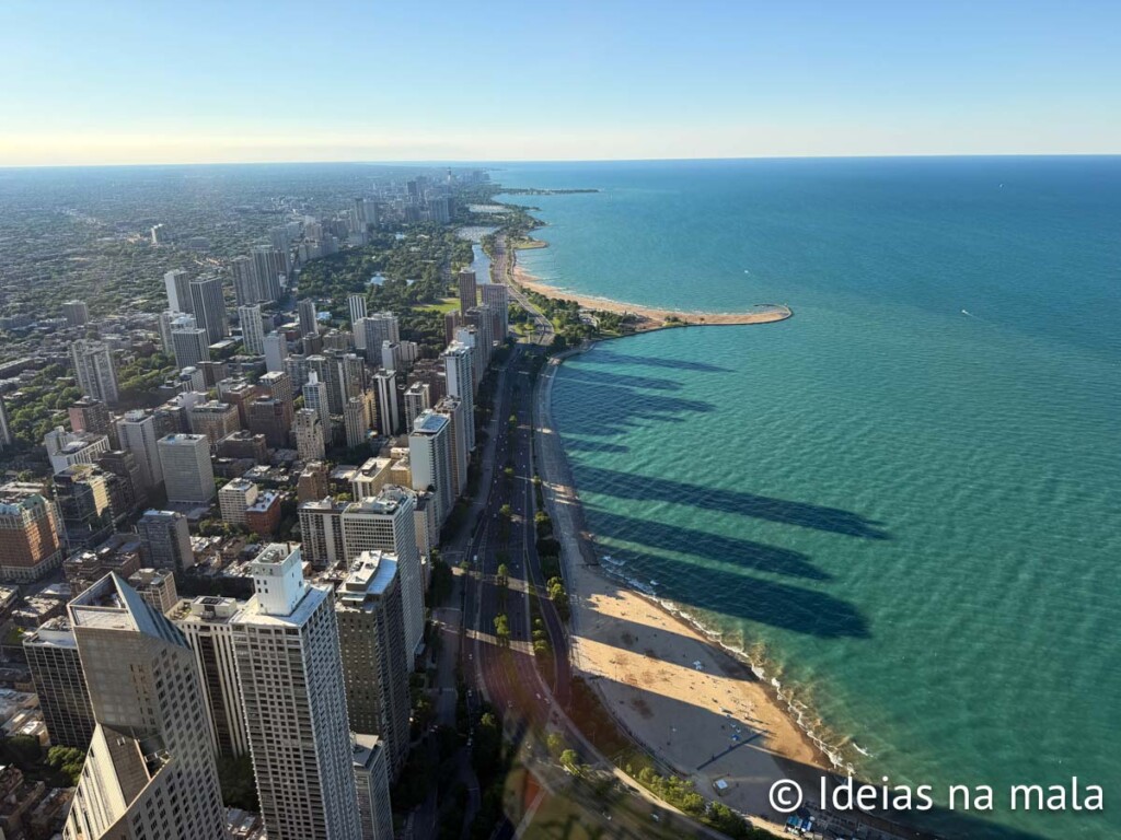 Lago Michigan visto do alto do observatório Chicago 360