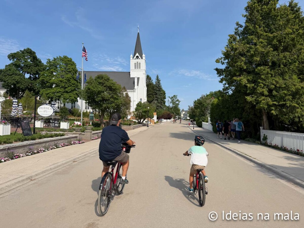 Passeio de bicicleta em Mackinac Island no Michigan
