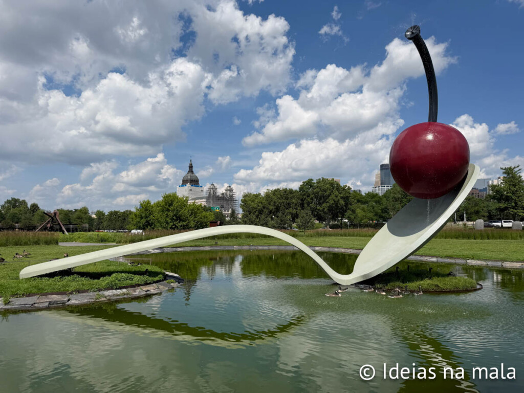 Spoonbridge and Cherry no Parque de Esculturas de Minneapolis