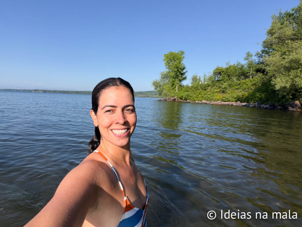 Nadando no Lake Superior em Washburn