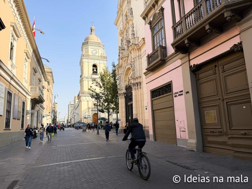 Caminhando pela Jirón Ucayali, uma das ruas mais charmosas e históricas do centro de Lima